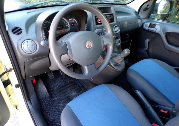 Fiat Panda cena 12900 przebieg: 148000, rok produkcji 2011 z Narol małe 379